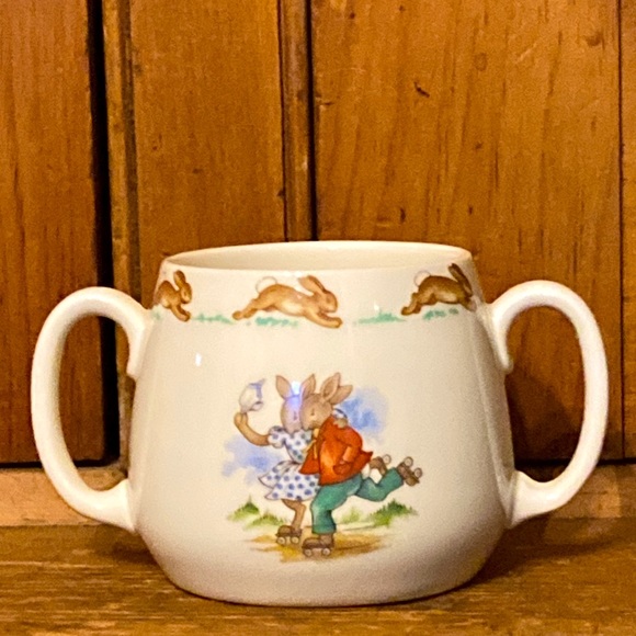 Vintage Royal Doulton Roller-Skating Bunnykins Double Handled Child’s Cup 1936 - Picture 2 of 8